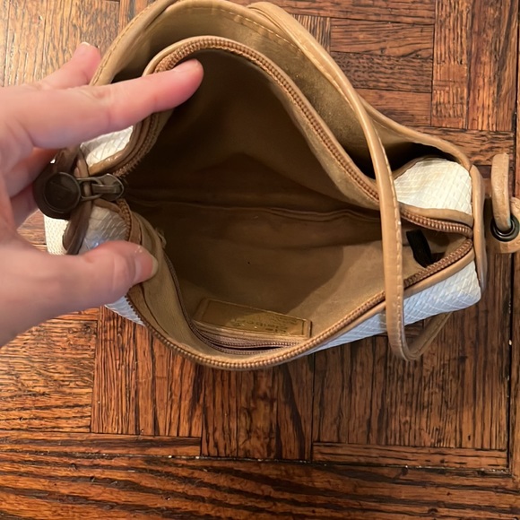 Vintage Liz Claiborne white purse - Picture 6 of 7